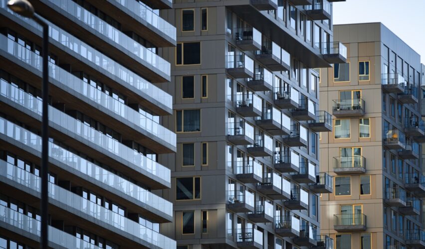 difference between condo and apartment